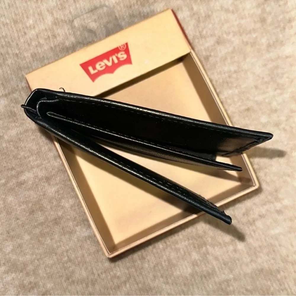 LEVI’S Men’s Black Leather RFID Protection Bifold Wallet